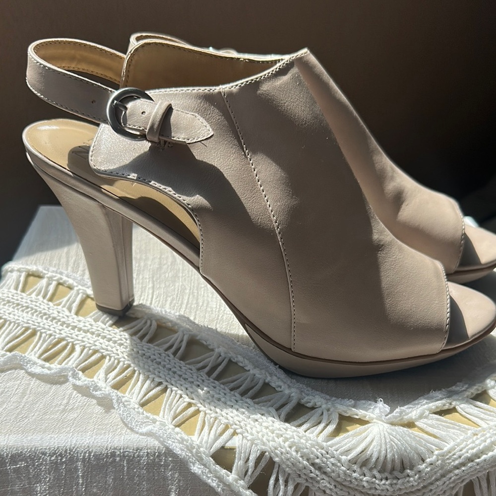 Naturalizer Cream Heels with Sleek Design